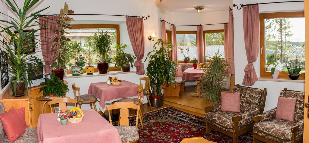 Kreuzhof Seefeld Bed & Breakfast Seefeld in Tirol