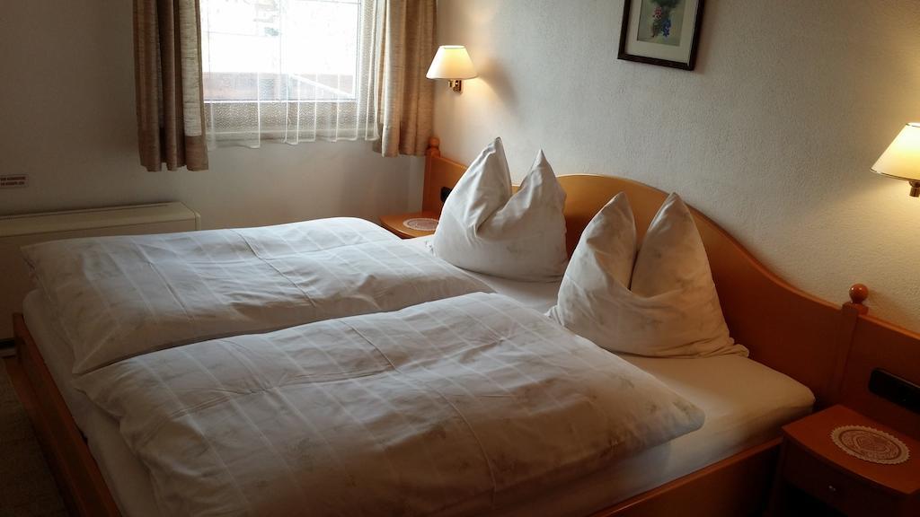 Kreuzhof Seefeld Bed & Breakfast 3*
